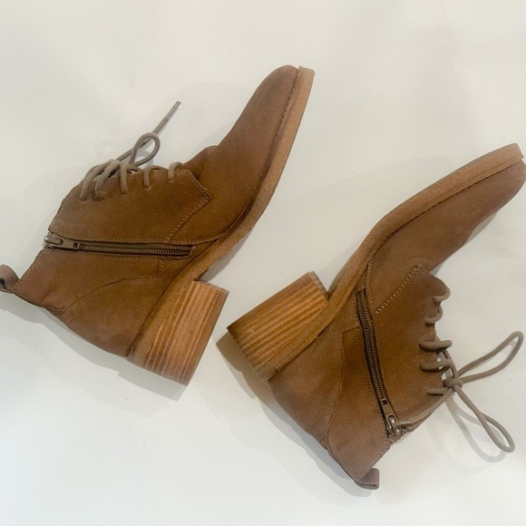 Lucky brand brown lace up ankle boot/ bootie ❤️ - Picture 6 of 7